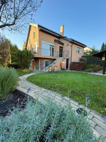 Eladó családi ház, Budaörsön 320 M Ft, 7 szobás