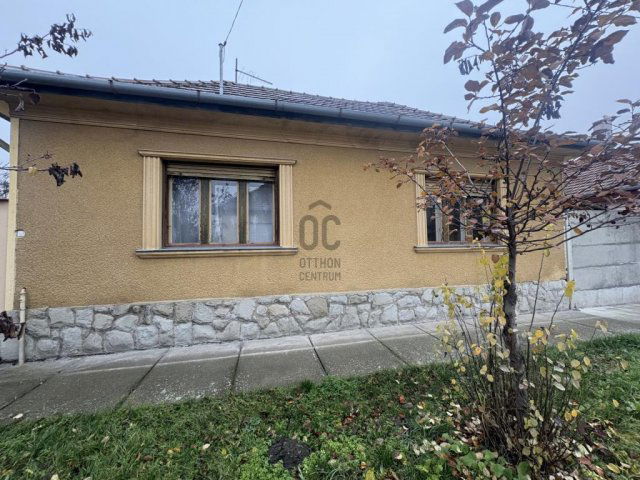 Eladó családi ház, Cegléden 44.9 M Ft, 3 szobás