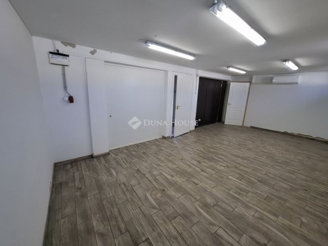 Kiadó iroda, Kiskunfélegyházán 80 E Ft / hó