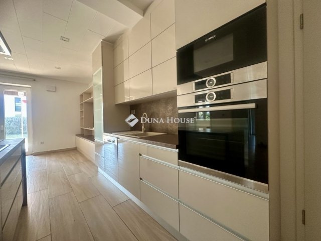 Eladó téglalakás, Budapesten, III. kerületben 200 M Ft, 4 szobás