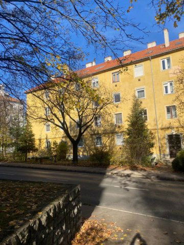 Eladó téglalakás, Veszprémben, Stadion utcában 62.9 M Ft