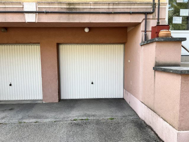Eladó garázs, Pápán 7 M Ft / költözzbe.hu