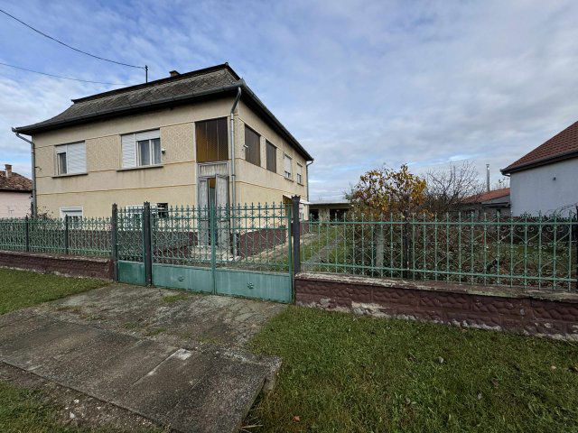 Eladó családi ház, Varsányon 32.999 M Ft, 6 szobás