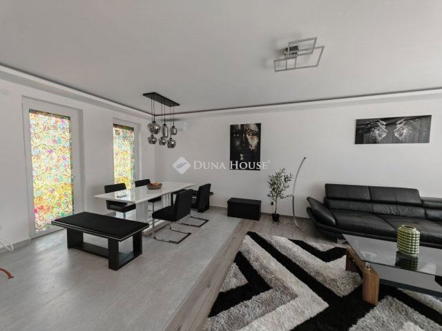 Eladó ikerház, Ercsiben 69.9 M Ft, 4 szobás