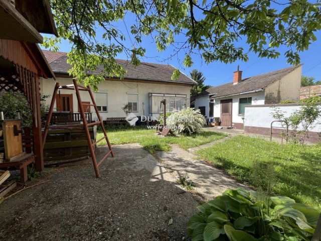 Eladó családi ház, Szentgotthárdon 27.9 M Ft, 2 szobás