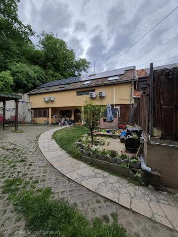 Eladó családi ház, Budakalászon 252 M Ft, 7 szobás