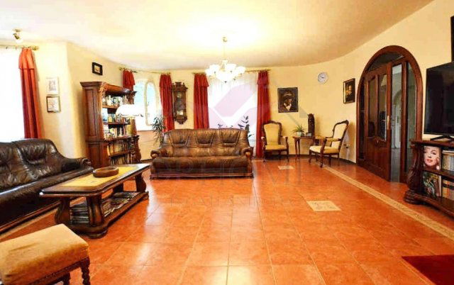 Eladó családi ház, Debrecenben 590 M Ft, 8 szobás