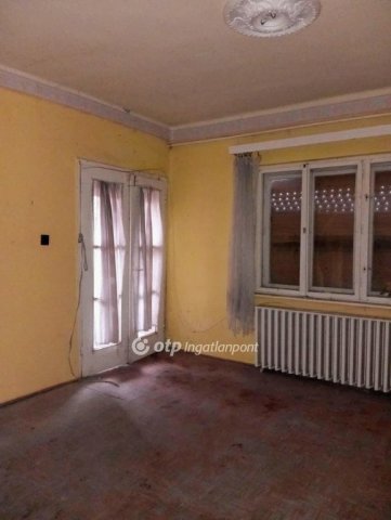 Eladó családi ház, Verpeléten 12 M Ft, 2 szobás