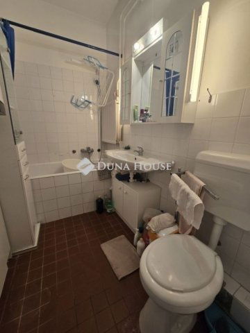 Eladó téglalakás, Pécsett 68.9 M Ft, 4 szobás