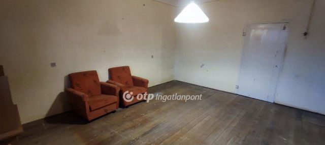 Eladó családi ház, Tiszaföldváron 12.99 M Ft, 2 szobás