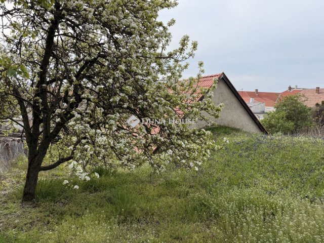 Eladó családi ház, Pécsett 42.9 M Ft, 3 szobás