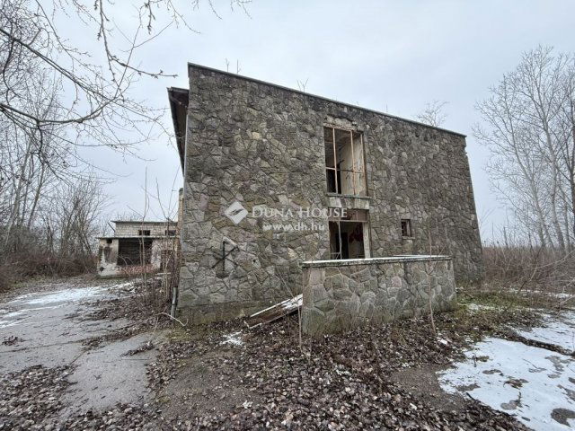 Eladó ipari ingatlan, Cegléden 70 M Ft / költözzbe.hu