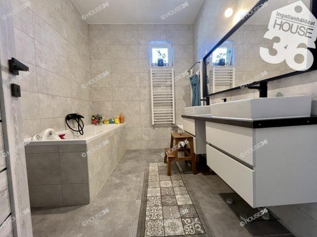 Eladó családi ház, Kecskeméten 85.9 M Ft, 4 szobás