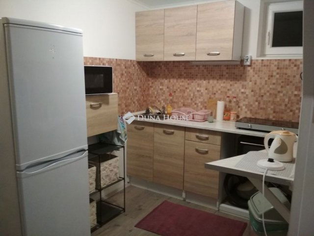 Kiadó téglalakás, albérlet, Pécsett, Magyarürögi úton