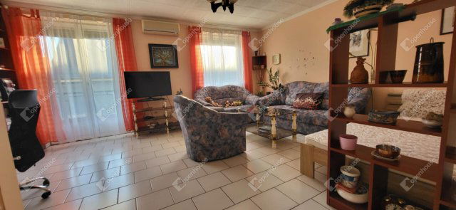 Eladó téglalakás, Szegeden 65.5 M Ft, 2 szobás