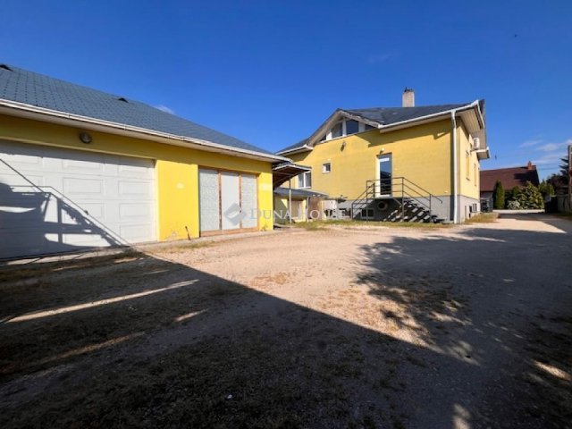 Eladó családi ház, Öttevényen 249 M Ft, 7 szobás
