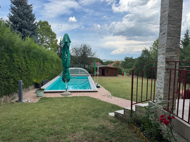 Eladó téglalakás, Balatonalmádiban 99.8 M Ft, 2 szobás
