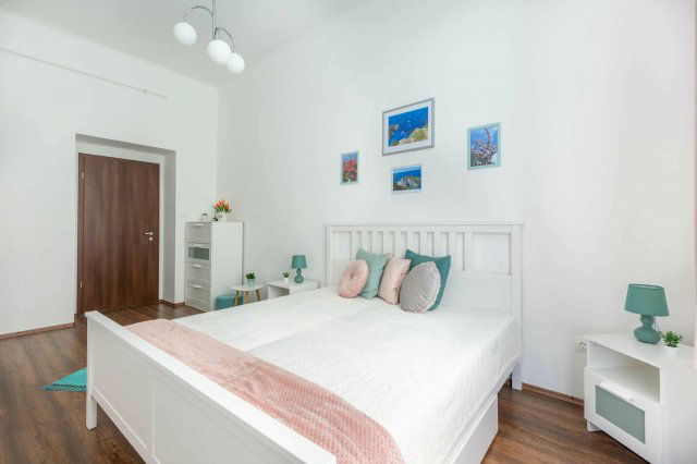 Kiadó téglalakás, albérlet, Budapesten, VI. kerületben