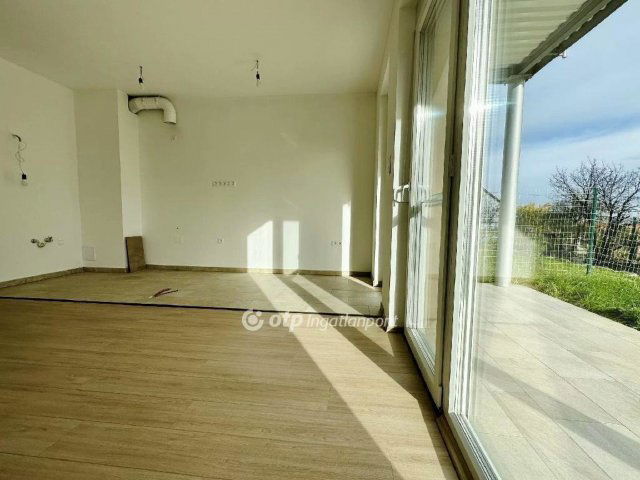 Eladó téglalakás, Pécsett 57.879 M Ft, 2 szobás