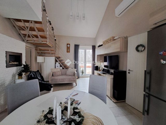 Eladó téglalakás, Veszprémben 89.7 M Ft, 3 szobás