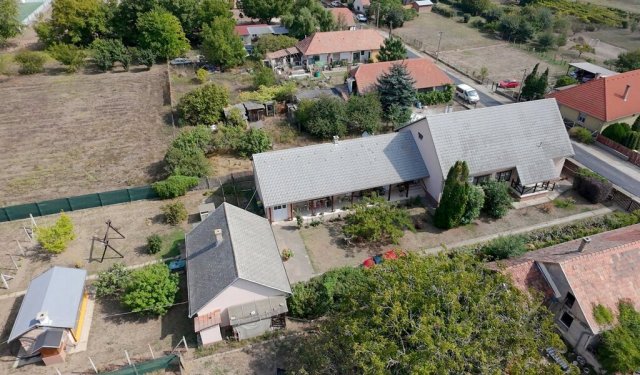 Eladó családi ház, Nyáregyházán 110 M Ft, 7 szobás