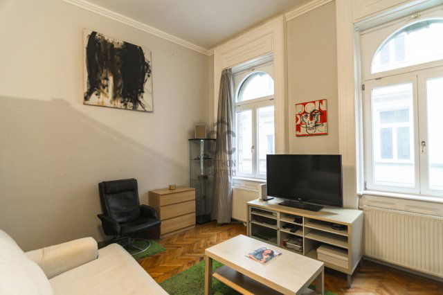 Eladó téglalakás, Budapesten, VII. kerületben, Kazinczy utcában