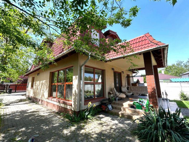 Eladó családi ház, Szigetszentmiklóson 159.9 M Ft, 4 szobás