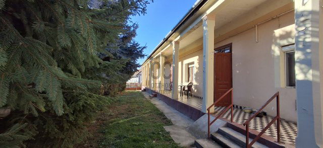 Eladó családi ház, Újpetrén 44.99 M Ft, 4 szobás