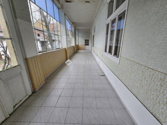 Kiadó üzlethelyiség, Bólyban 70 E Ft / hó
