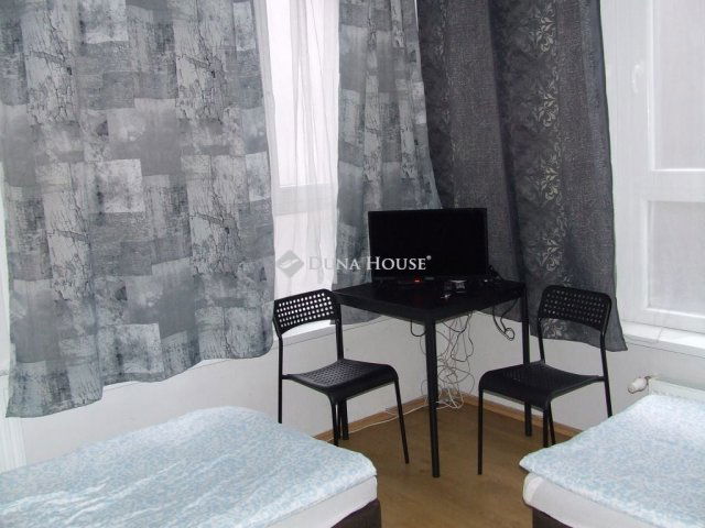 Eladó panellakás, Esztergomban 112 M Ft, 5 szobás