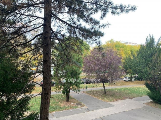 Eladó téglalakás, Dunaújvárosban 36.5 M Ft, 2 szobás