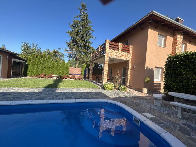 Eladó családi ház, Balatonmáriafürdőn 0.2 M Ft, 8 szobás