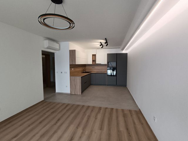 Kiadó téglalakás, albérlet, Székesfehérvárott, Zrínyi utcában