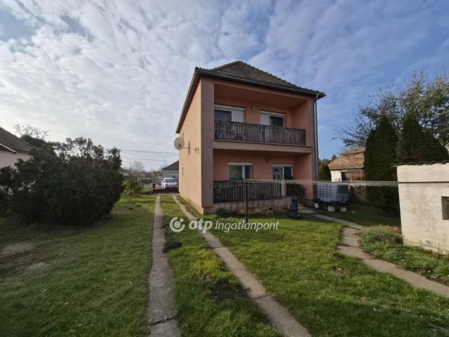 Eladó családi ház, Pusztaszabolcson 69 M Ft, 3 szobás