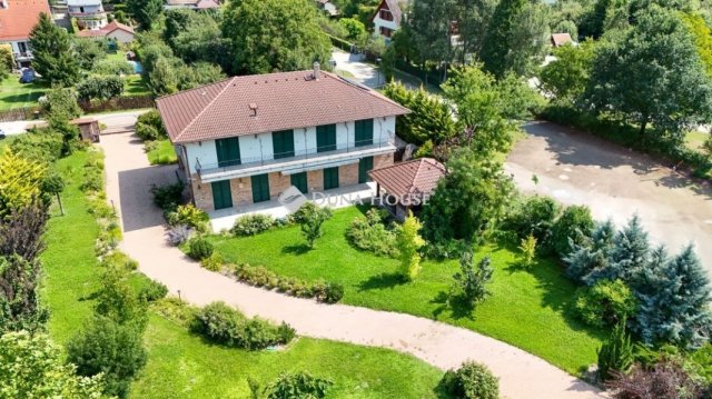 Eladó családi ház, Visegrádon 442.8 M Ft, 4 szobás