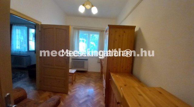 Kiadó téglalakás, albérlet, Pécsett 140 E Ft / hó, 2 szobás