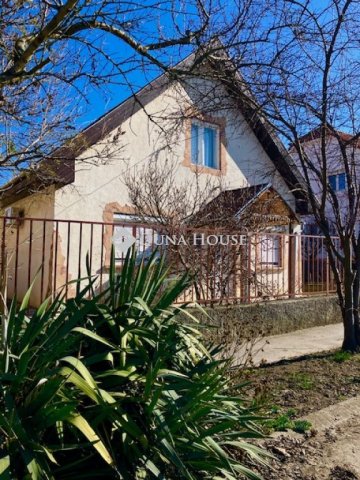 Eladó családi ház, Budapesten, XVII. kerületben, Részes utcában