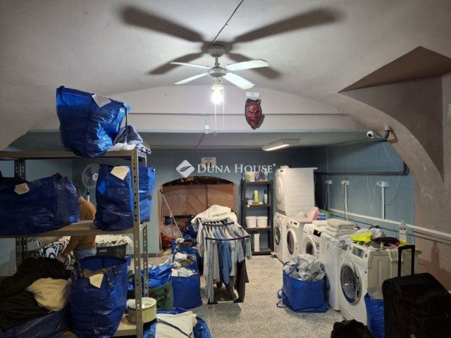 Eladó üzlethelyiség, VII. kerületben, Nefelejcs utcában