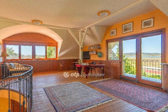 Eladó családi ház, Gárdonyban 220 M Ft, 5 szobás