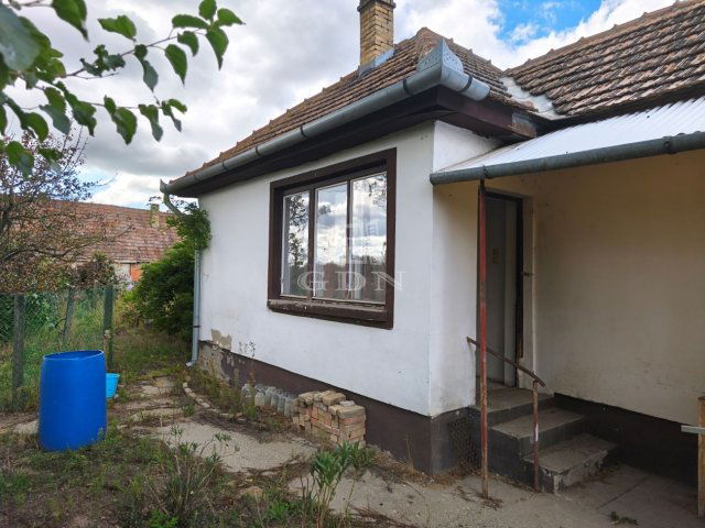Eladó családi ház, Cegléden 17.5 M Ft, 1 szobás