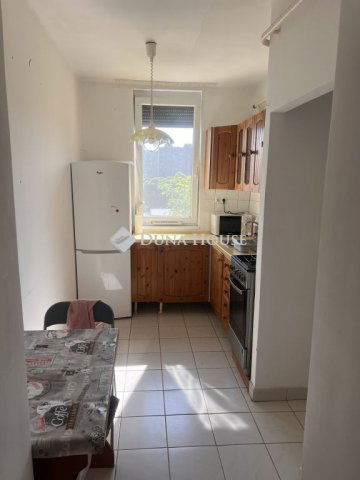Eladó téglalakás, Veszprémben 41.9 M Ft, 2 szobás