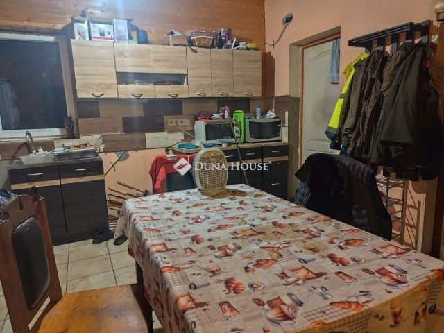 Eladó családi ház, Alsónémediben 54 M Ft, 3 szobás