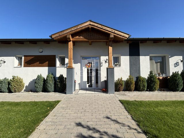 Eladó családi ház, Siófokon 258 M Ft, 4 szobás