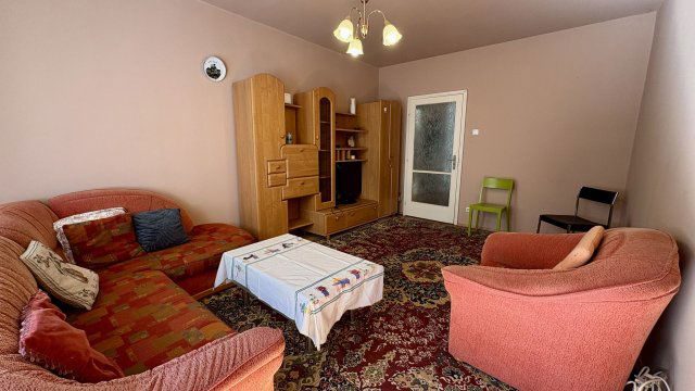 Kiadó panellakás, albérlet, Debrecenben 240 E Ft / hó, 3 szobás
