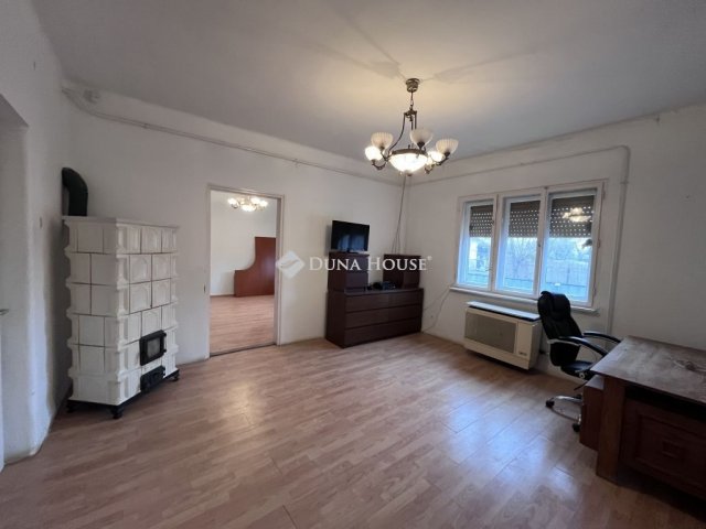 Eladó családi ház, Kiskörén 24 M Ft, 2 szobás