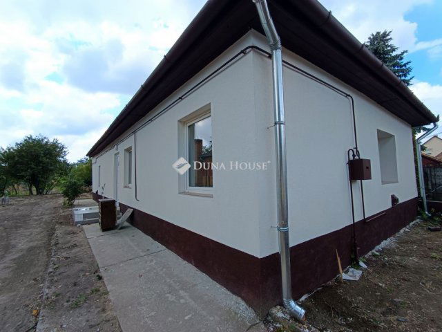 Eladó családi ház, Tápiószentmártonon 35.9 M Ft, 3 szobás