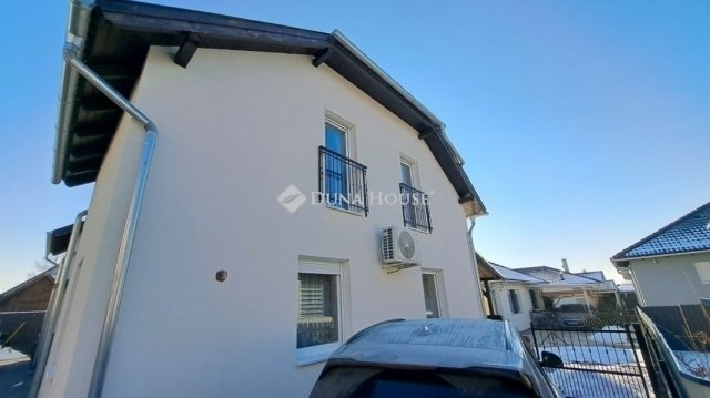 Eladó ikerház, Gyömrőn 119.9 M Ft, 5 szobás