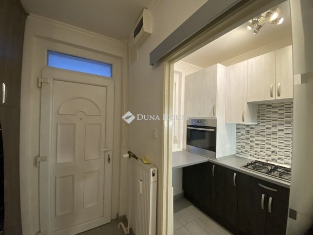 Eladó panellakás, Szegeden 40 M Ft, 1 szobás