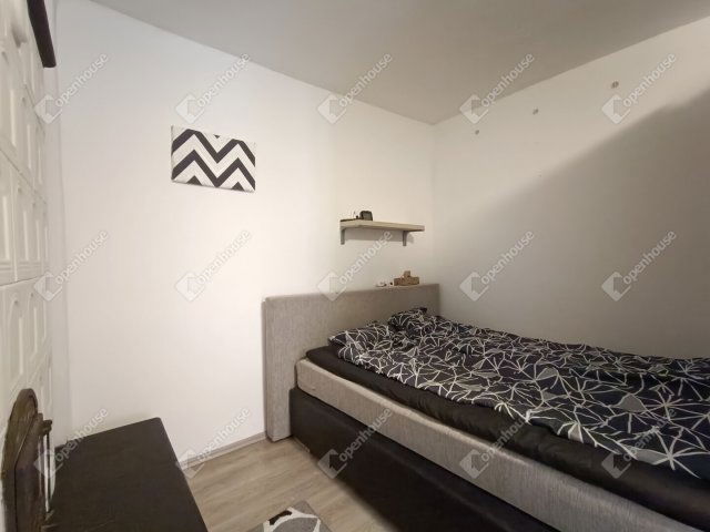 Eladó családi ház, Sopronban 105 M Ft, 8 szobás