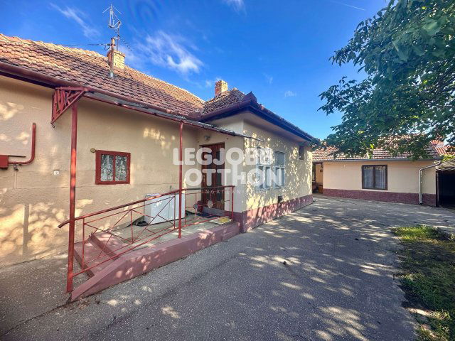 Eladó családi ház, Cegléden 35 M Ft, 2 szobás